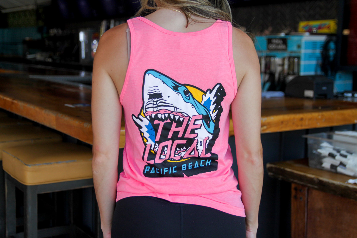 Teashirt - Shark Tank pink